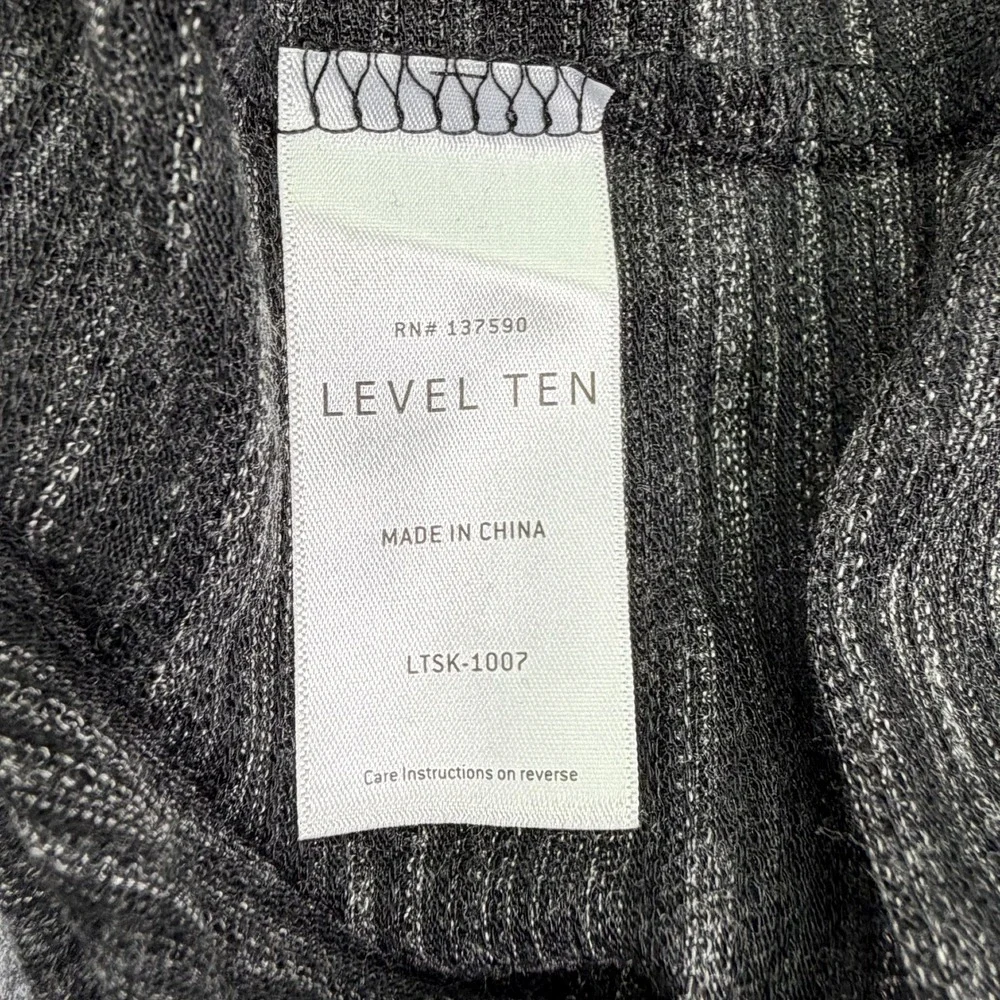 Level Ten T Shirt Mens Small Black Melange Knit Short Sleeve Poly Viscose NWT